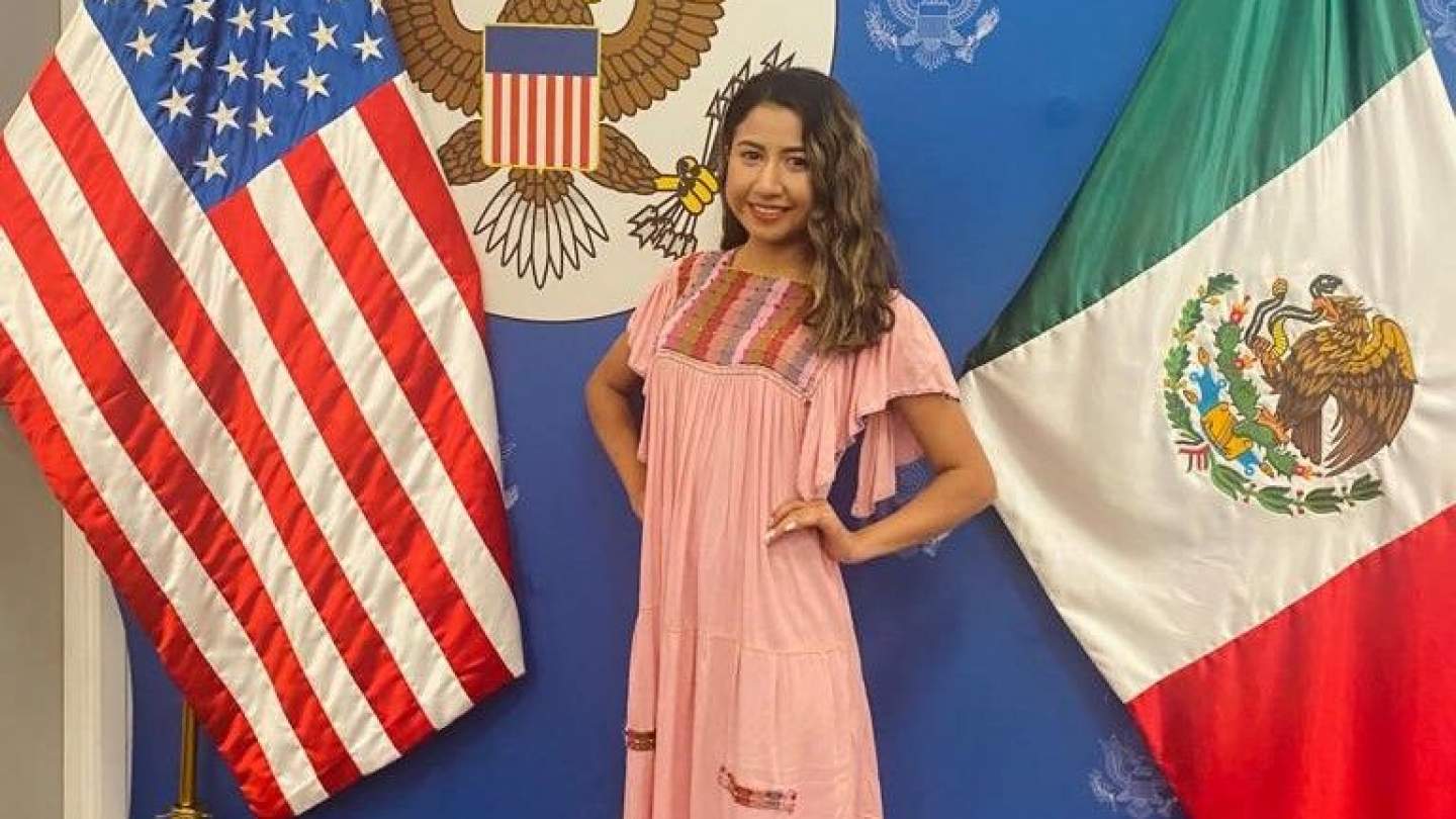 Estudiante normalista obtiene beca para seminario de liderazgo en Nuevo México